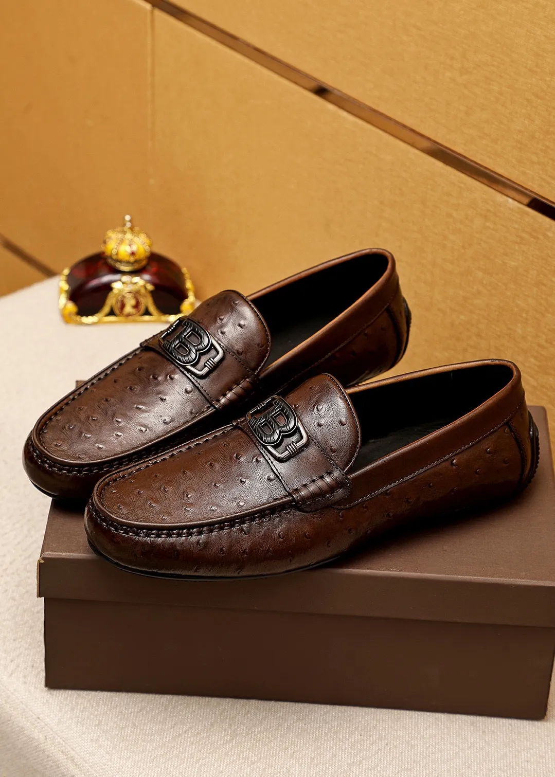 Men's Men's Shoes 💰: 420 💐BV Men's Slip-on Shoes® [BOTTEGA VENETA] Official website counter new model, one-to-one mold opening ⚠Italian calfskin embossed ➕Cow 🐂 leather lining. Driving slip-ons, available at counters, sizes 39-44 (38.45🉑️customized)